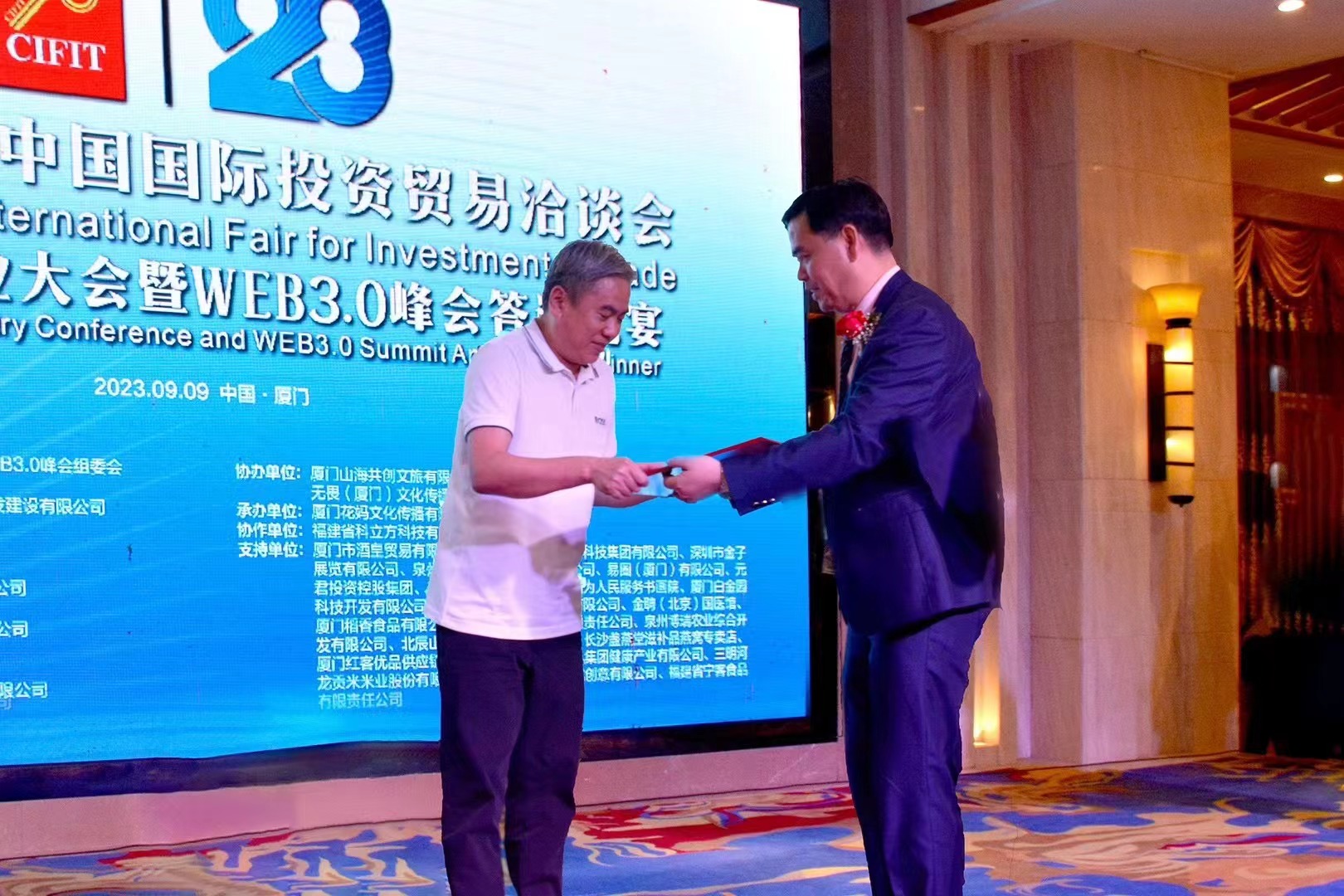 1694570201135617.jpg 965102bc1afe1bfbef12992c455386b.jpg