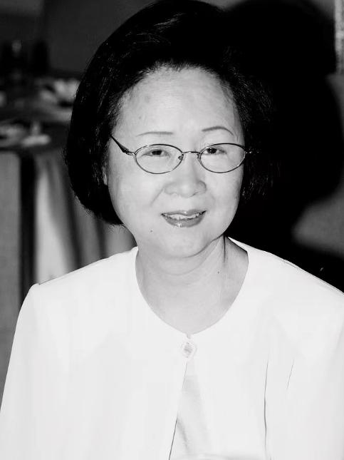 瓊瑤別塵世，健康引警思