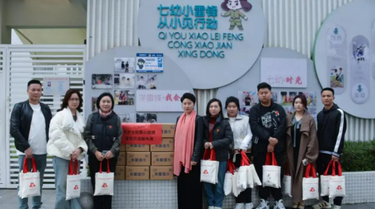 三月春風(fēng)潤童心 雷鋒精神暖校園——天歲集團(tuán)踐行雷鋒精神,傳遞企業(yè)溫情